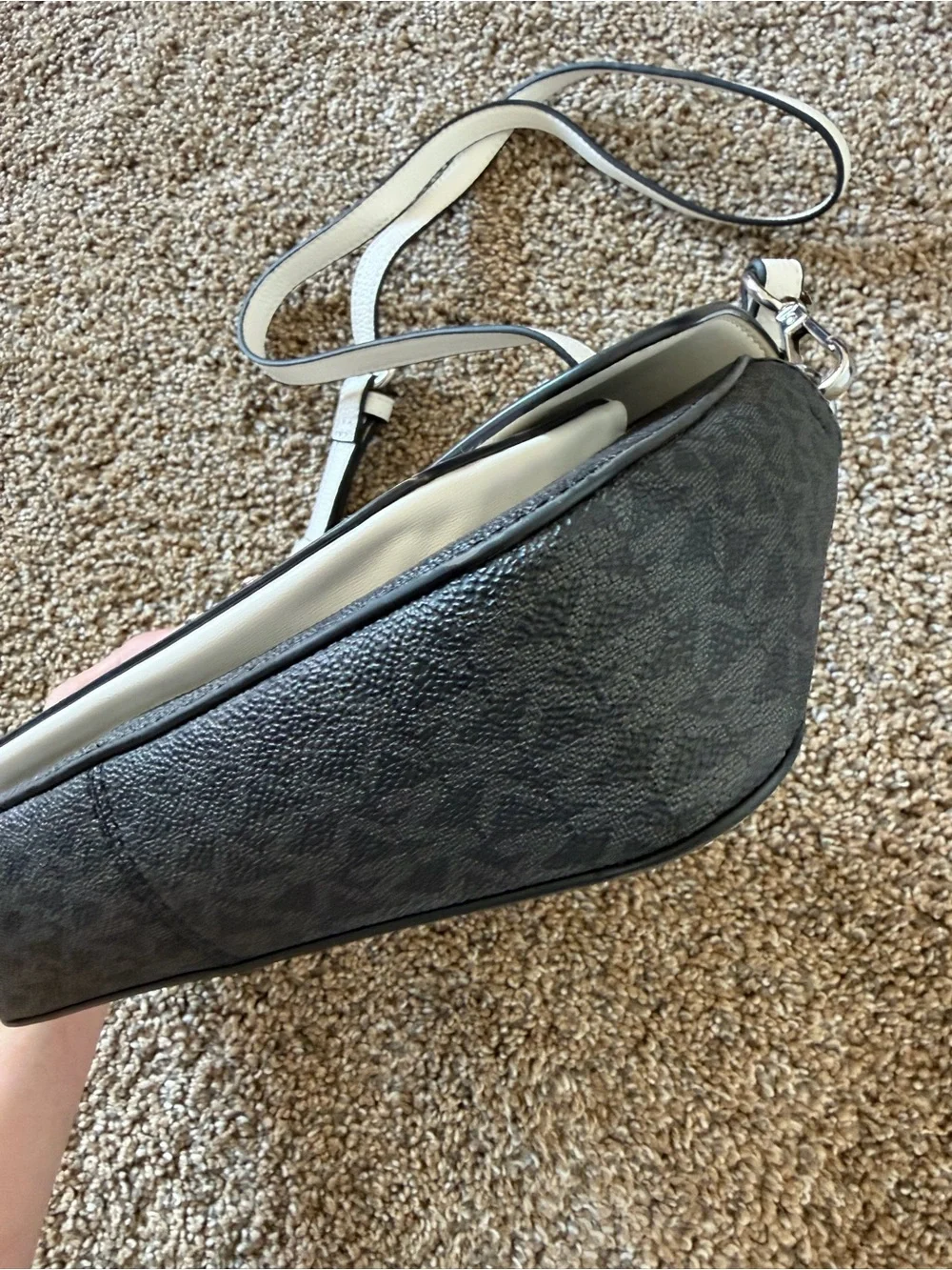 MICHAEL KORS Black Signature Crossbody Logo Printed Bag with White Colorblock